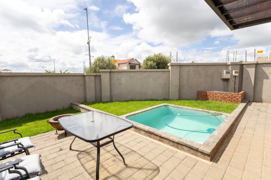 5 Bedroom Property for Sale in Somerton Estate Free State